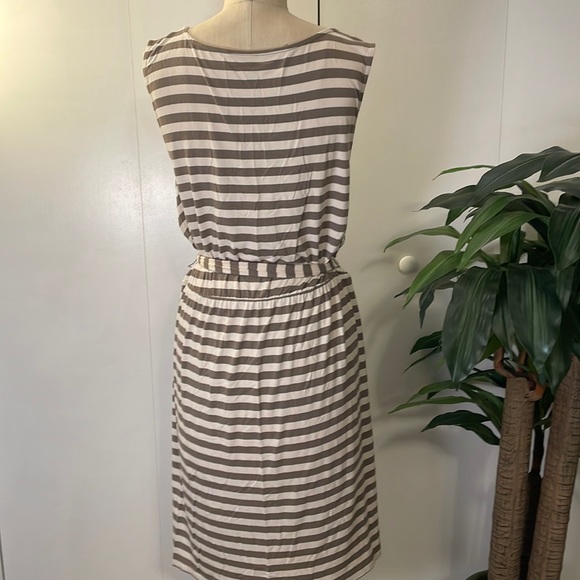Croft & Barrow sleeveless v-neck belted stripe midi dress - Picture 4 of 7